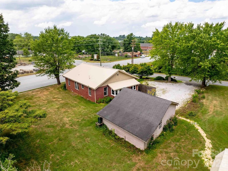103 King St, East Flat Rock, NC 28726
