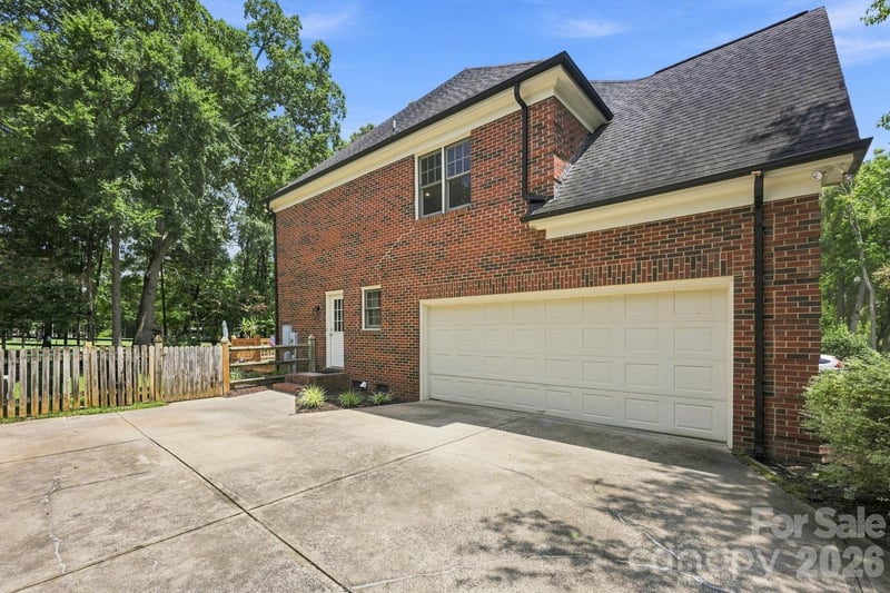 4620 Fairvista Dr, Charlotte, NC 28269