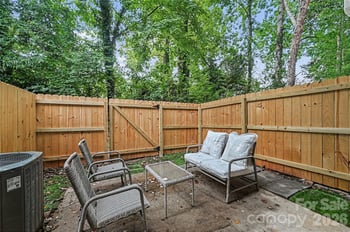 1043 Park West Dr, Charlotte, NC 28209