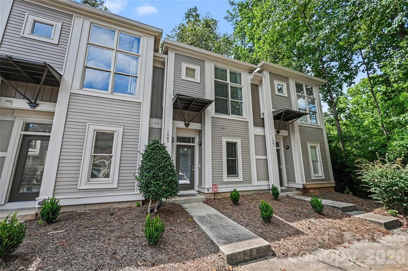 1043 Park West Dr, Charlotte, NC 28209