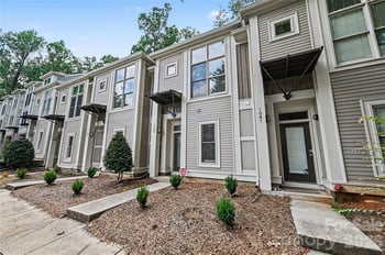 1043 Park West Dr, Charlotte, NC 28209