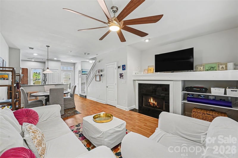1043 Park West Dr, Charlotte, NC 28209