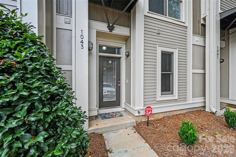 1043 Park West Dr, Charlotte, NC 28209