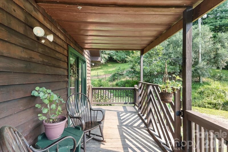 149 Charlie Mac Dr, Burnsville, NC 28714