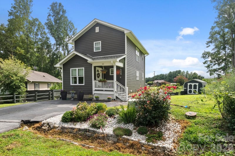 100 Victoria Springs Dr, Flat Rock, NC 28731