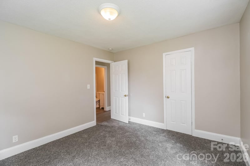 2740 Remington St, Charlotte, NC 28216
