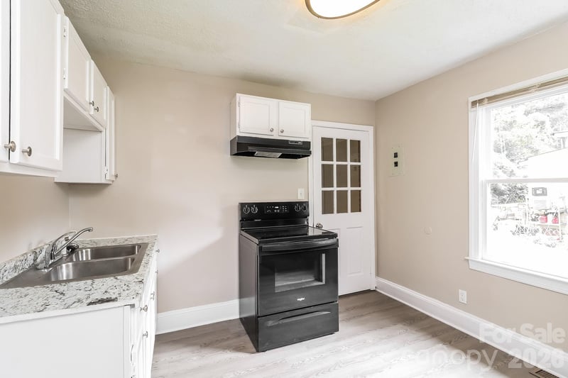 2740 Remington St, Charlotte, NC 28216