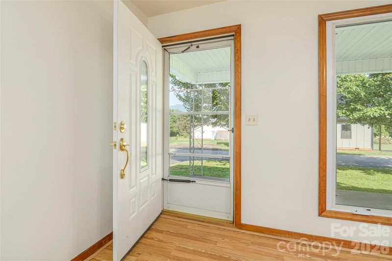 32 Kathy Dr, Waynesville, NC 28786