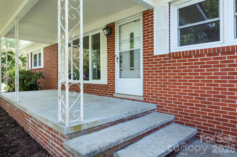 32 Kathy Dr, Waynesville, NC 28786