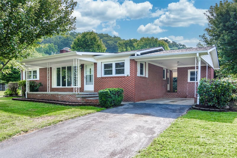 32 Kathy Dr, Waynesville, NC 28786