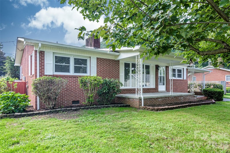32 Kathy Dr, Waynesville, NC 28786