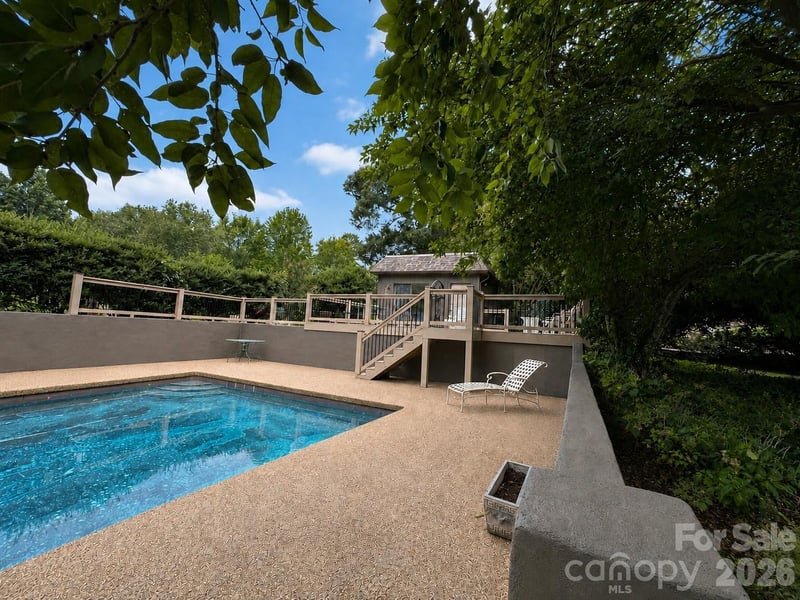4821 Elmhurst Dr NE, Hickory, NC 28601