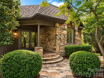 4821 Elmhurst Dr NE, Hickory, NC 28601