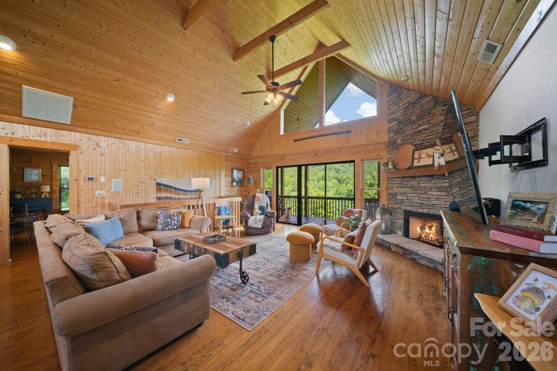 417 Garden Ln, Lake Lure, NC 28746