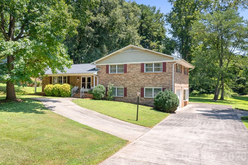 1009 Springs Rd, Lincolnton, NC 28092