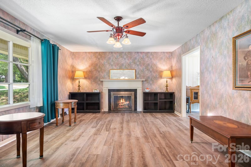 1009 Springs Rd, Lincolnton, NC 28092