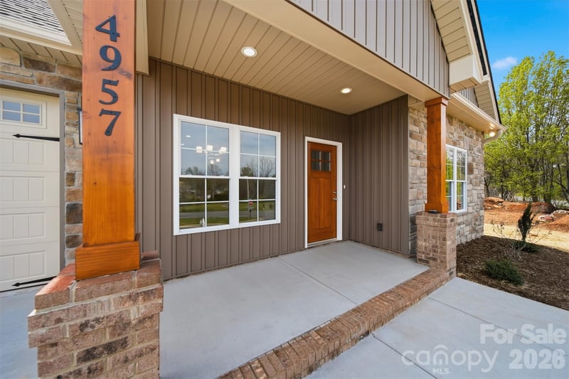 4957 Southview Dr, Hickory, NC 28602