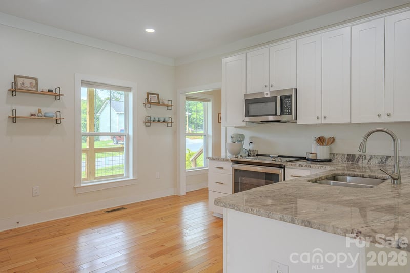 160 Ridge View Dr, Clyde, NC 28721