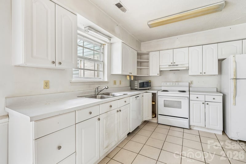 8504 Castle Pine Ct, Charlotte, NC 28226