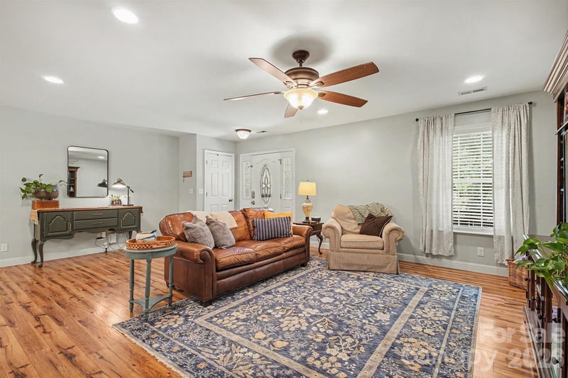 8446 Aqua Ln, Kannapolis, NC 28081