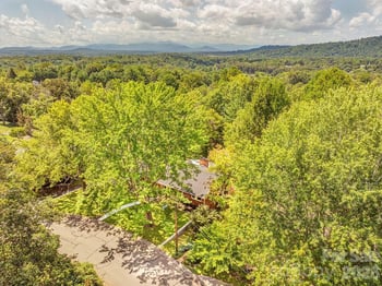 47 Deerwood Dr, Asheville, NC 28805