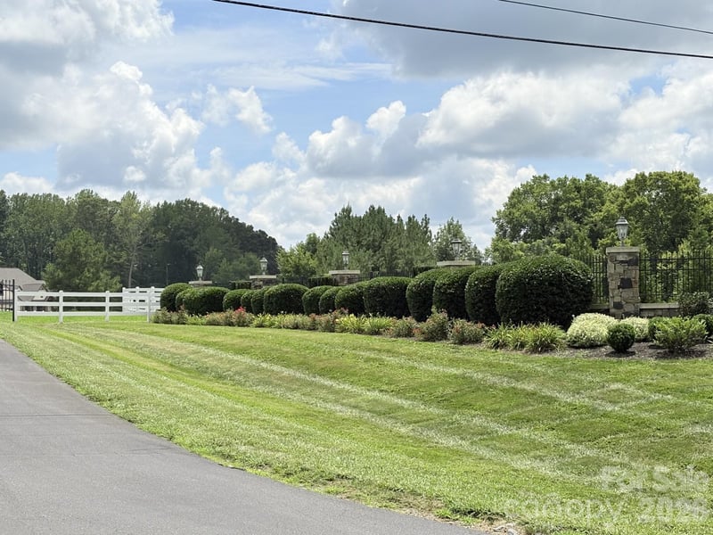 1400 Steeplechase Dr #31, Mount Pleasant, NC 28124