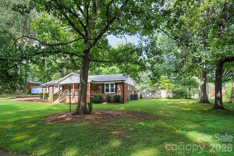 602 Holly Cir, Mount Holly, NC 28120