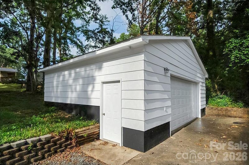 602 Holly Cir, Mount Holly, NC 28120