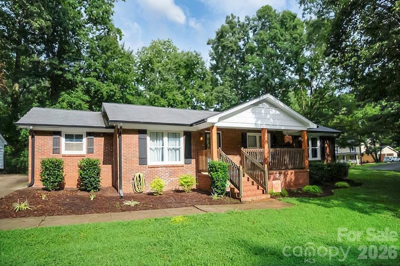 602 Holly Cir, Mount Holly, NC 28120