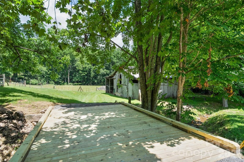 Badd Ln, Maggie Valley, NC 28751