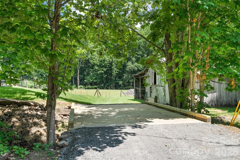 Badd Ln, Maggie Valley, NC 28751
