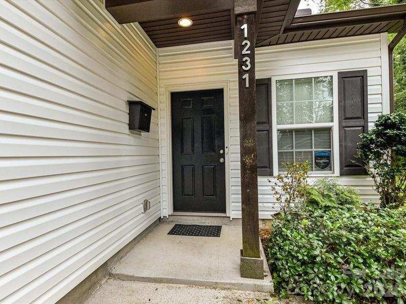 1231 Georgetown Dr, Charlotte, NC 28213