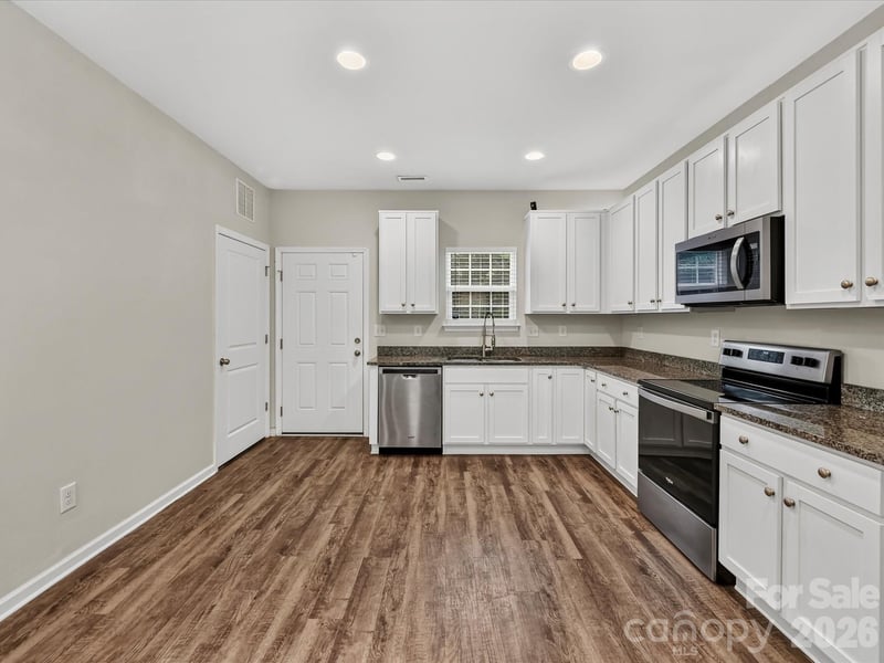 1231 Georgetown Dr, Charlotte, NC 28213