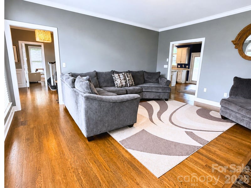 4215 3rd St, Hickory, NC 28601