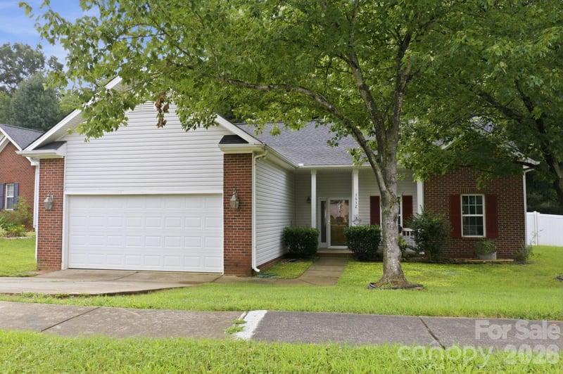 7632 Free Bird Ave, Charlotte, NC 28216