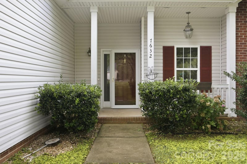 7632 Free Bird Ave, Charlotte, NC 28216