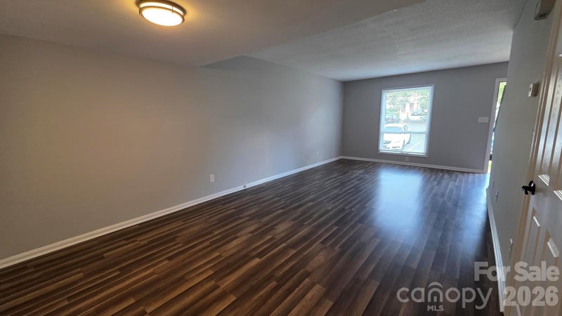 7906 Oak Meadow Ct, Charlotte, NC 28210