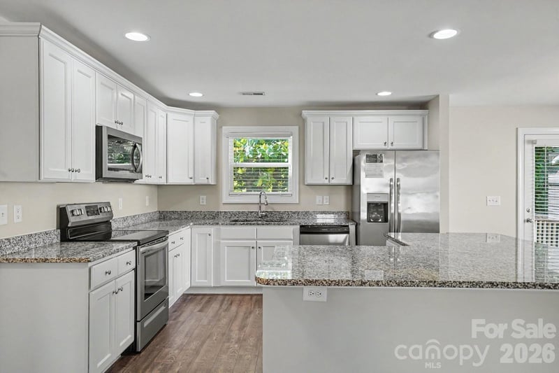 1548 Mayfair Dr, Conover, NC 28613