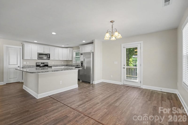 1548 Mayfair Dr, Conover, NC 28613