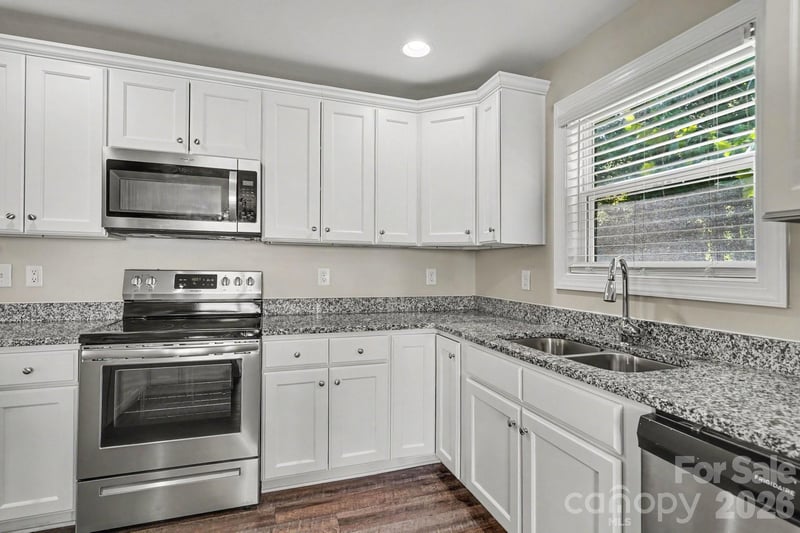1548 Mayfair Dr, Conover, NC 28613
