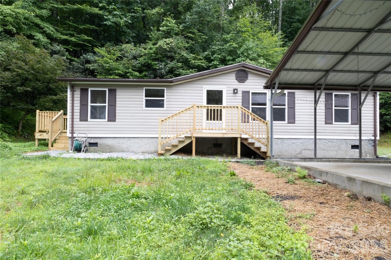 559 Old Quebec Rd, Lake Toxaway, NC 28747
