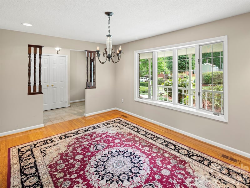 8 English Pl, Candler, NC 28715