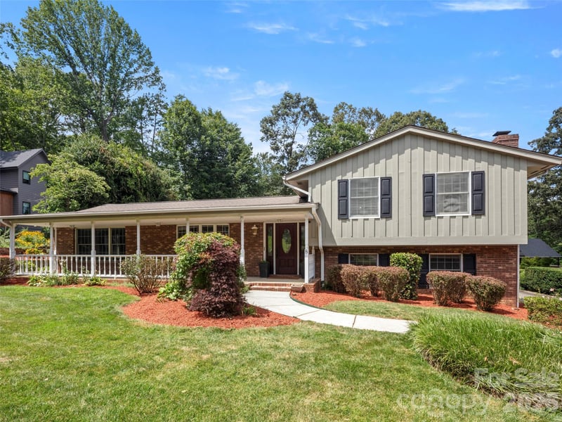 8 English Pl, Candler, NC 28715