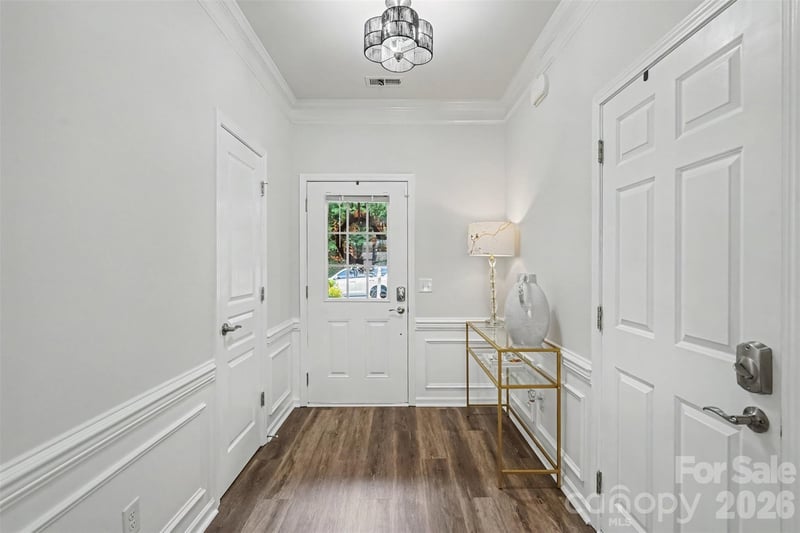 2447 Diplomat Ln, Charlotte, NC 28210