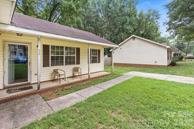 615 Pennwood Ln, Charlotte, NC 28215