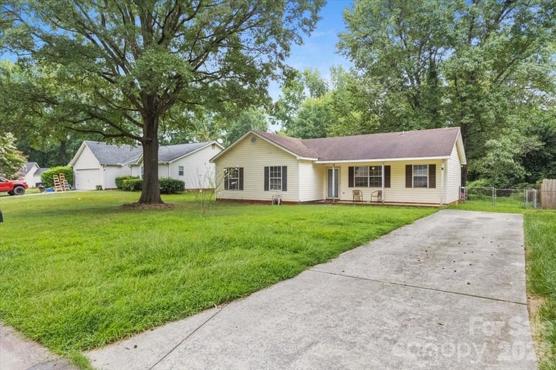 615 Pennwood Ln, Charlotte, NC 28215