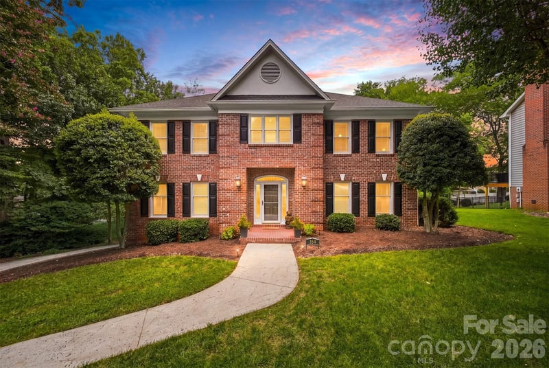 354 41st Avenue Pl, Hickory, NC 28601