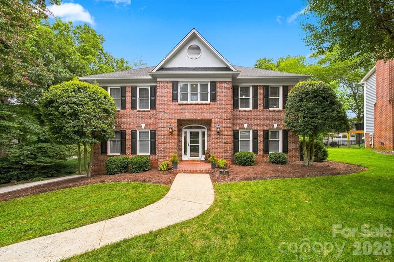 354 41st Avenue Pl, Hickory, NC 28601