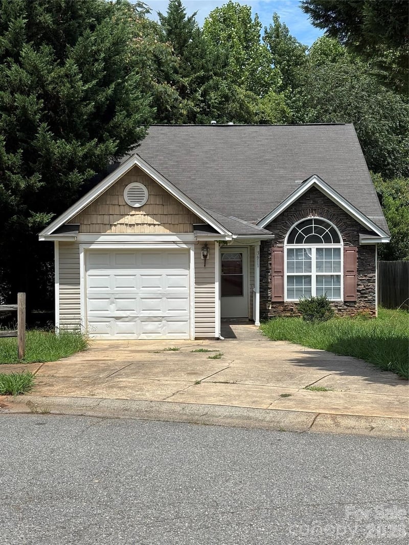 3611 Maggie Laney Dr, Charlotte, NC 28216