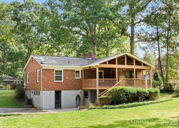 15 Lynnstone Ct, Asheville, NC 28805